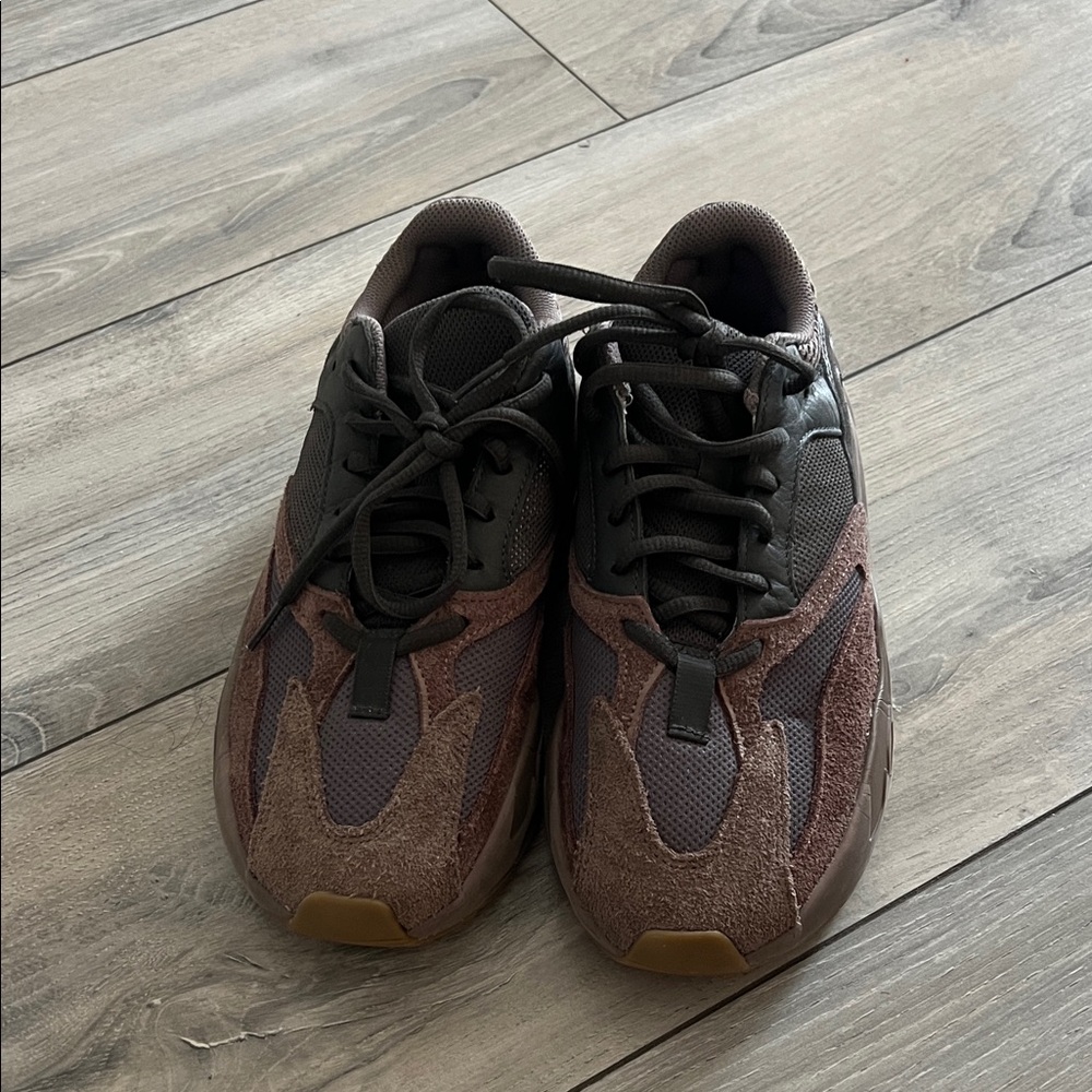 Yeezy Sneakers Brown Black with Yellow Accent - Picture 2 of 5